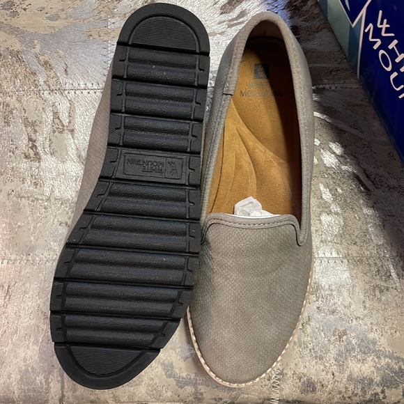 Brand new white mountain shoes - Picture 4 of 8